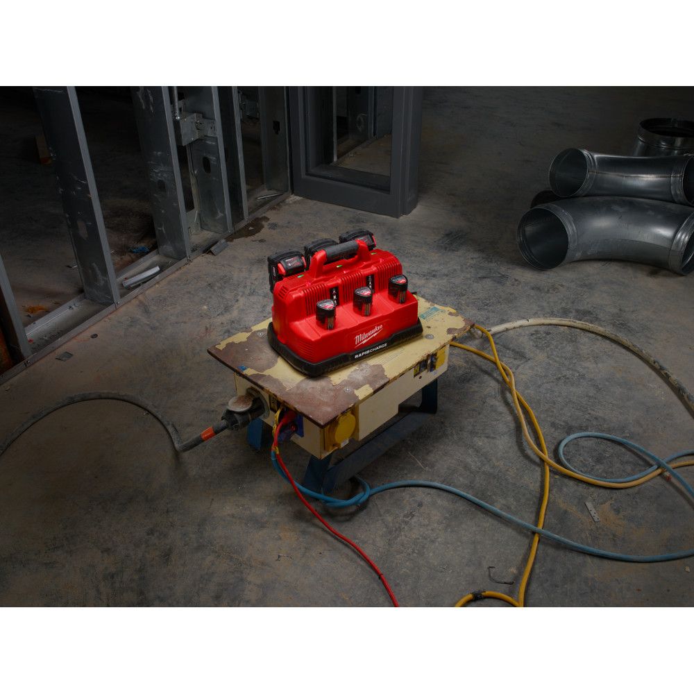 Milwaukee M18 & M12 18 Volt/12 Volt Rapid Charge Station